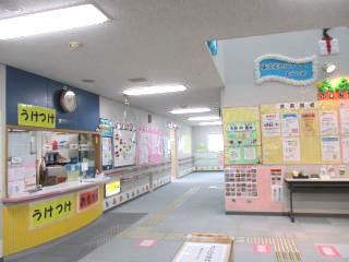 東児童センターのロビー