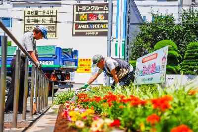 花壇整備の様子1
