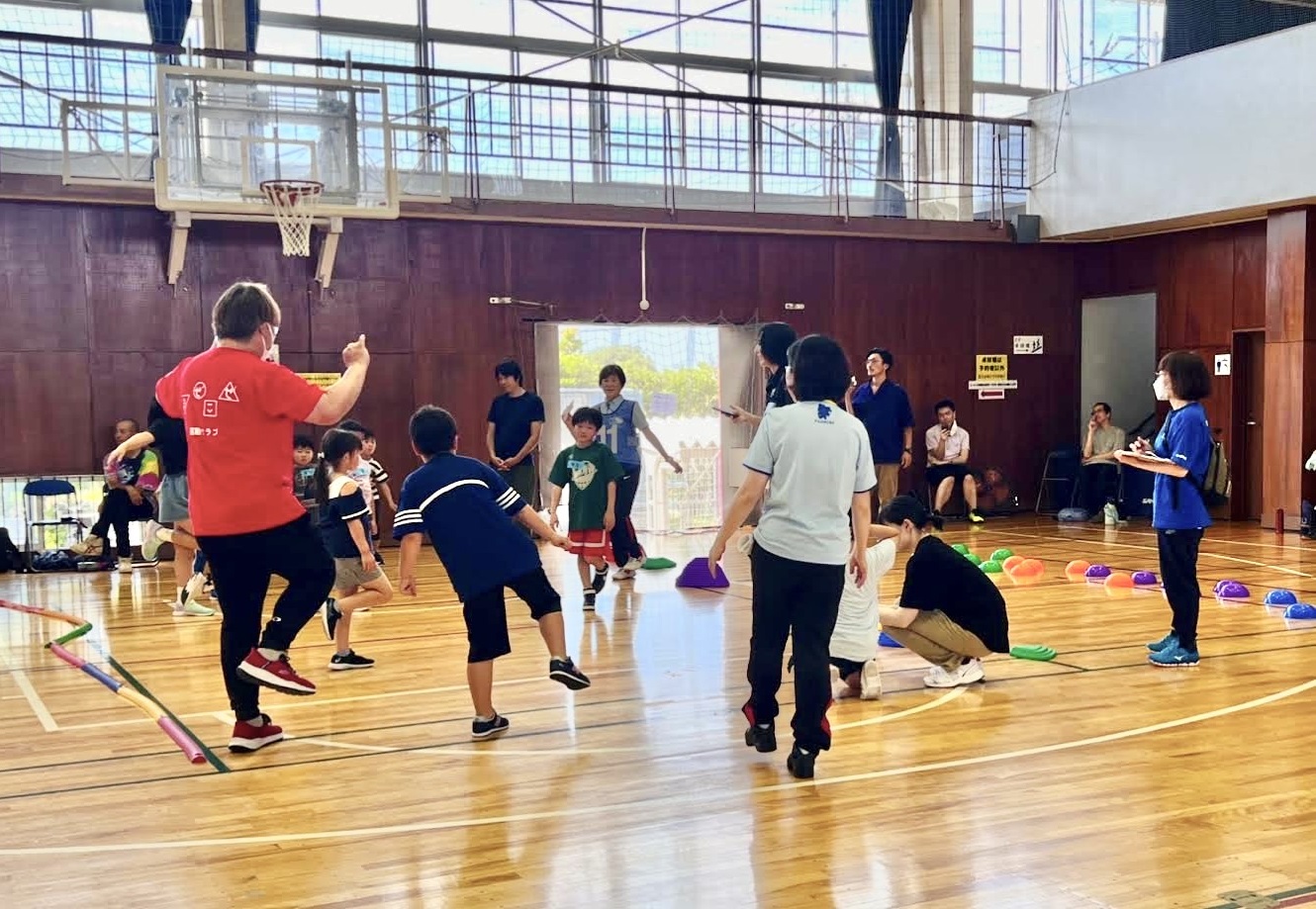 まぜこぜ運動会バランスブースの様子