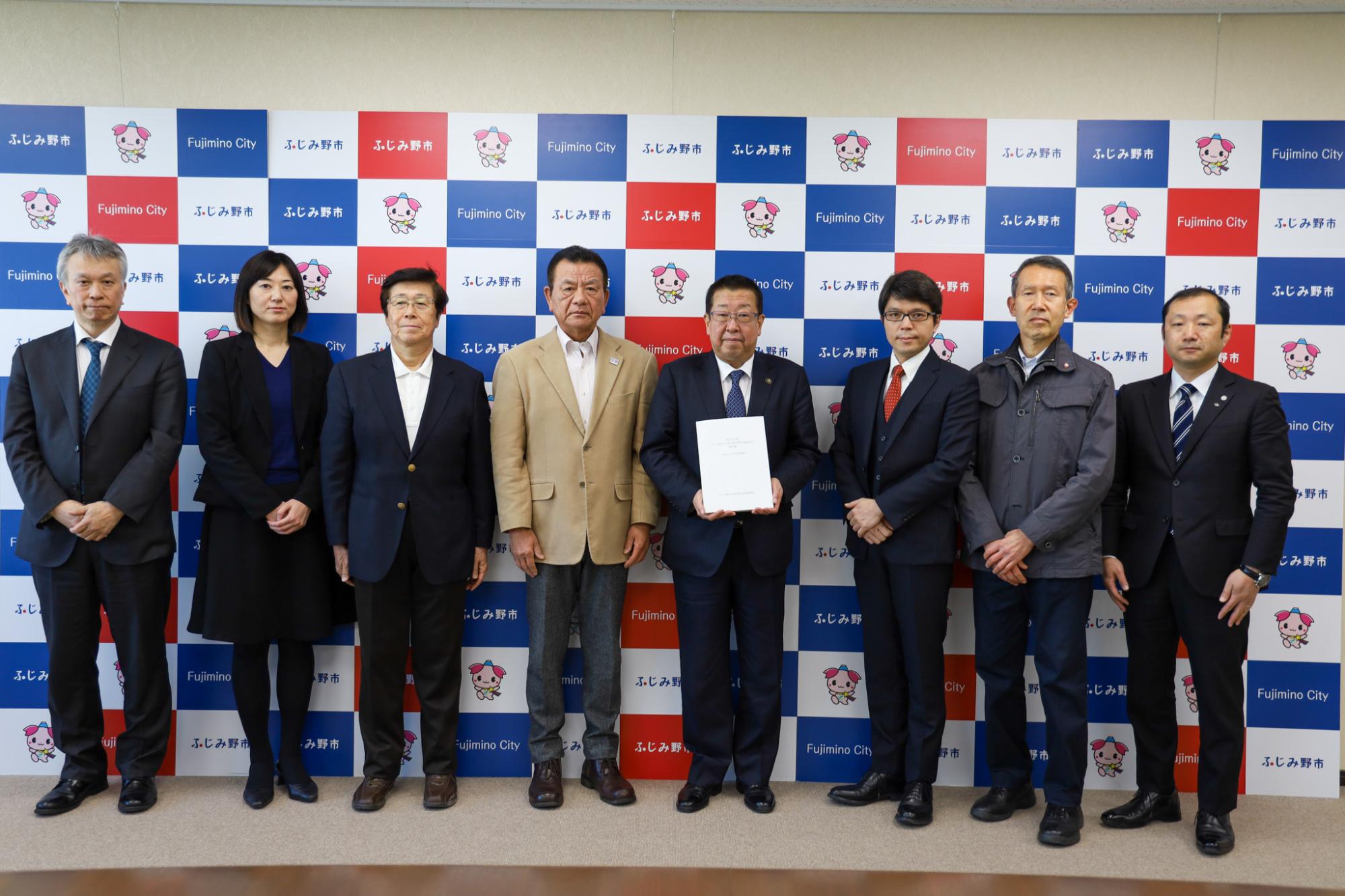 報告書提出時の集合写真