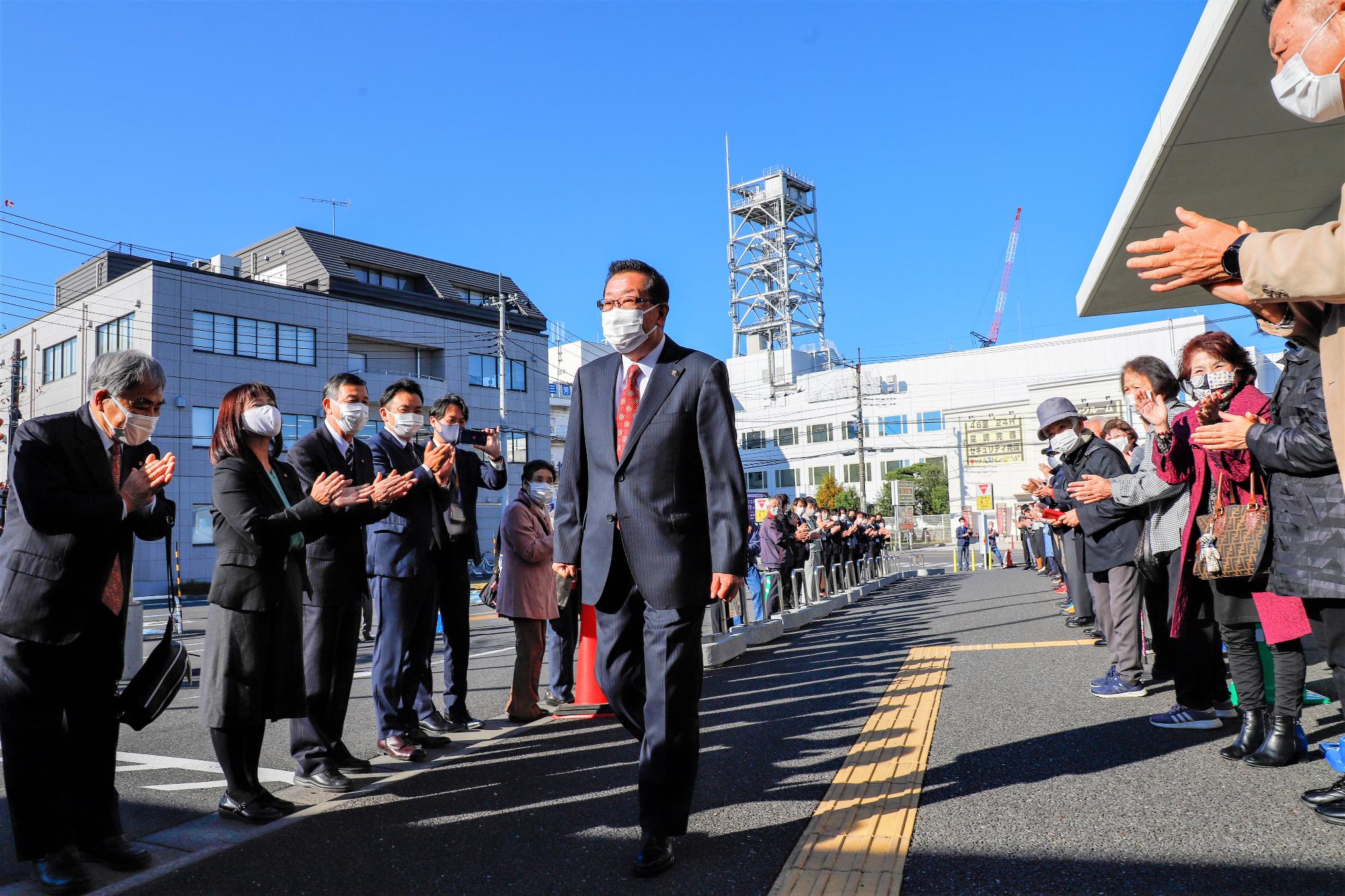 初登庁する市長の写真