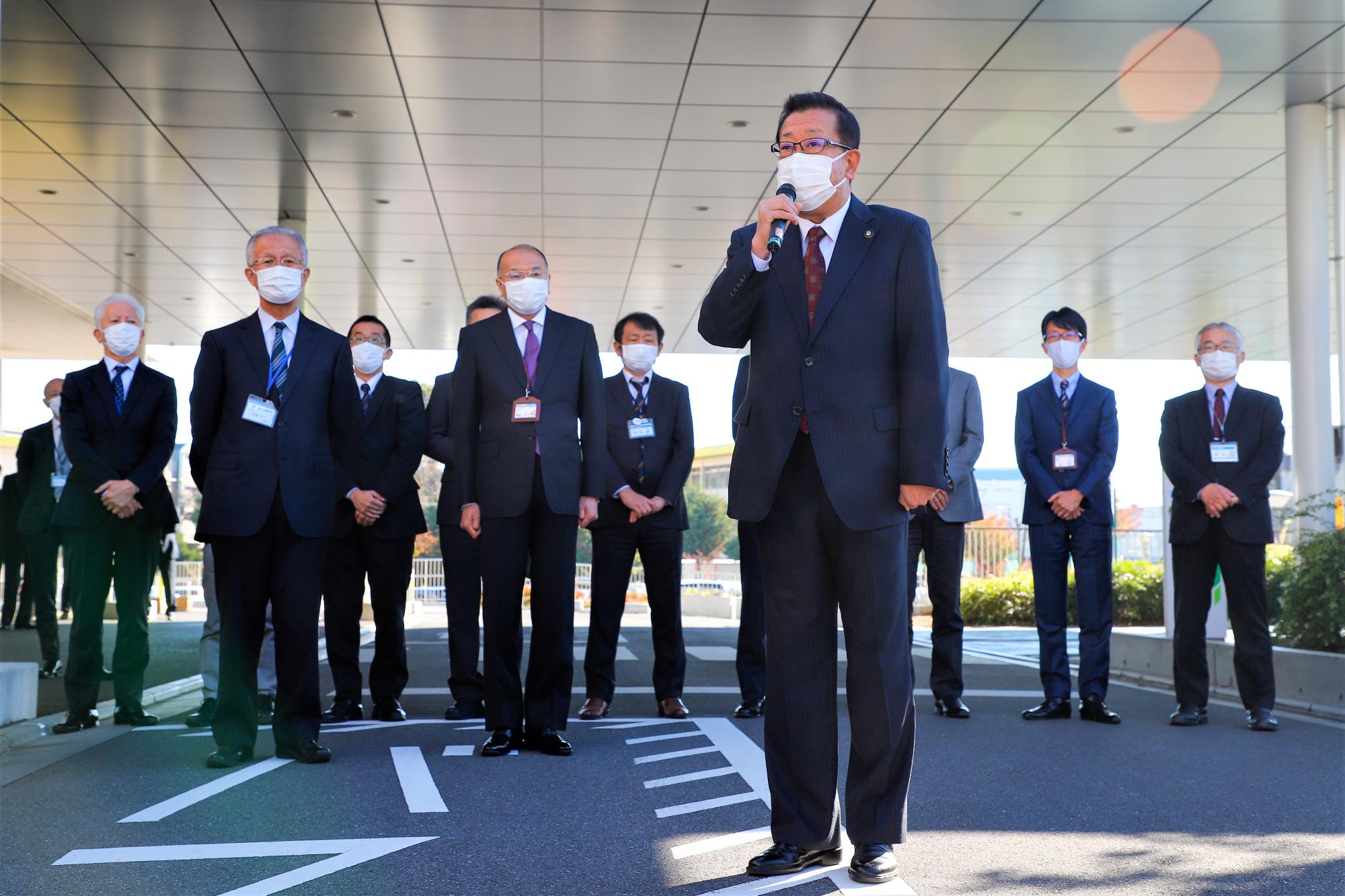 挨拶をする市長の写真
