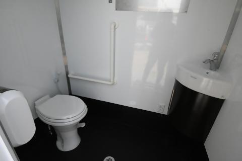 トイレトレーラー(内側)