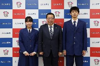大井東中学校の渡部美和さんと入江秀行さん