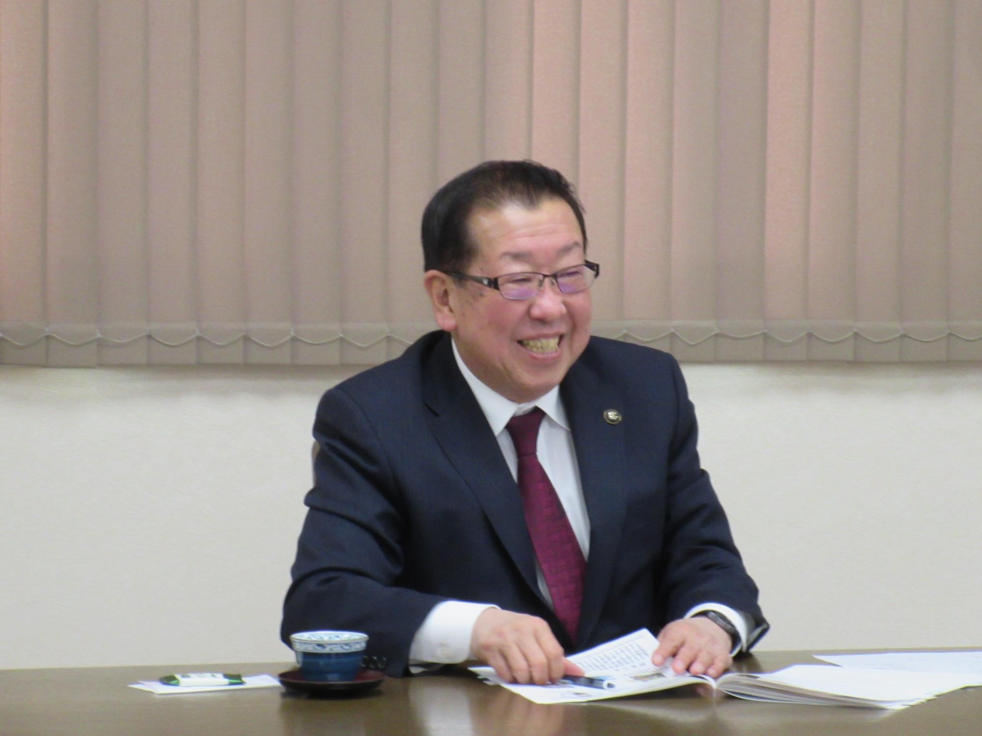 市長と新入職員とのミーティング