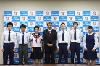 6名の男女選手の皆さんと市長との記念写真