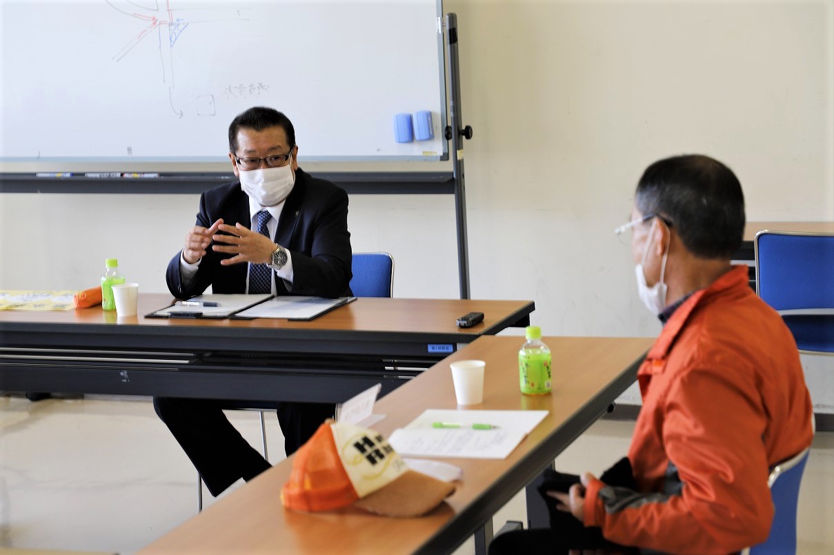 大井中央公民館での懇談風景2