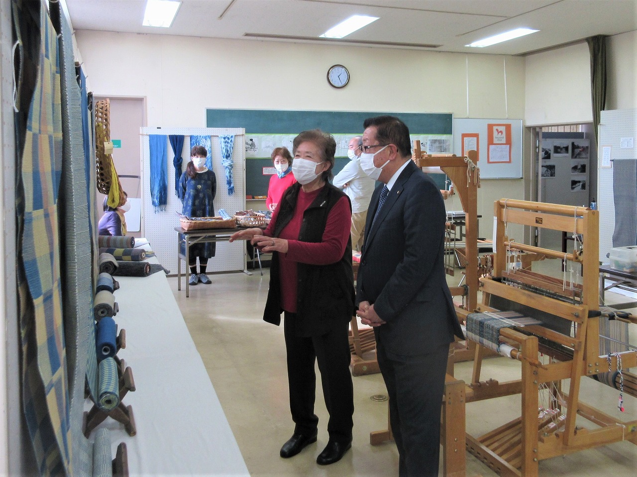 資料館友の会はたおり部会「綾の会」作品展示会1