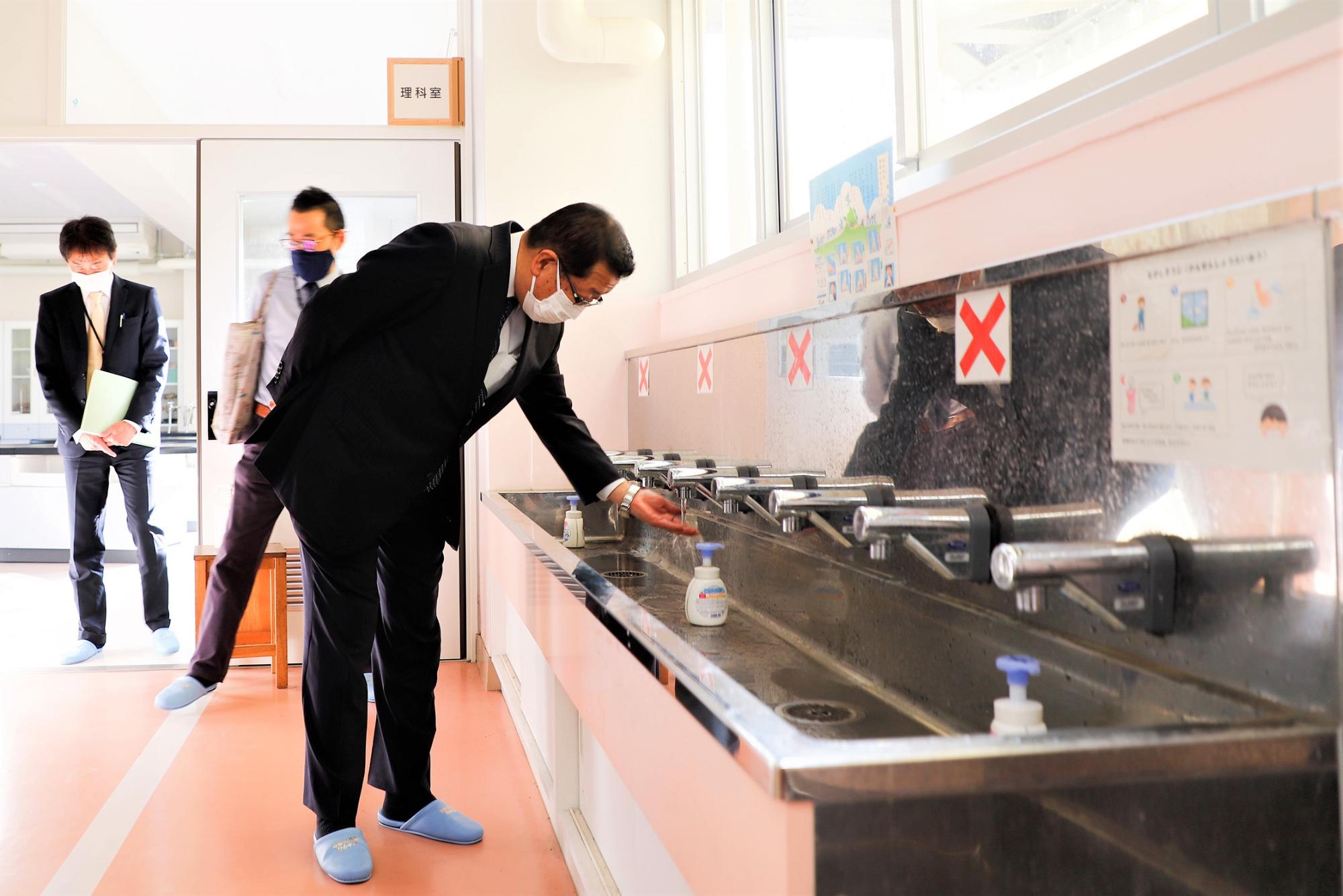 西小学校視察1