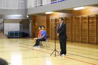 元気・健康フェアで挨拶をしている市長の写真