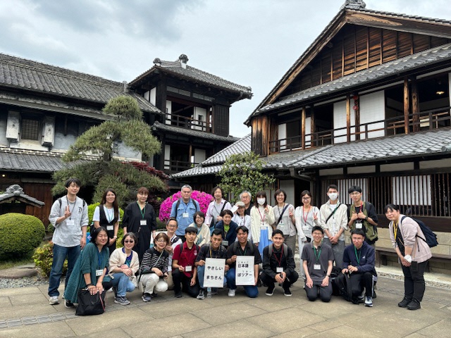 福岡河岸記念館で集合写真