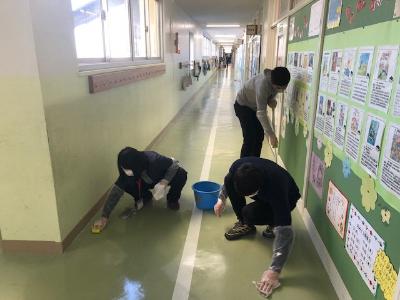 西小学校一斉廊下清掃