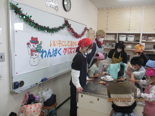 クリスマスに作って、食べる物って何かな?