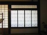 主屋にある菱格子が写っている写真