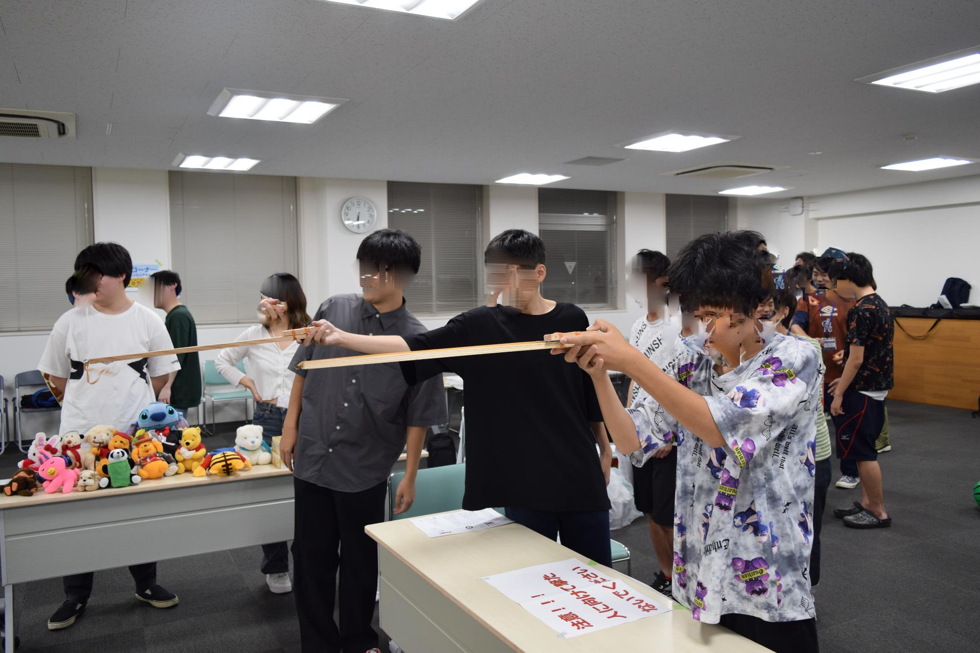 本庁舎での夏祭り(射的)