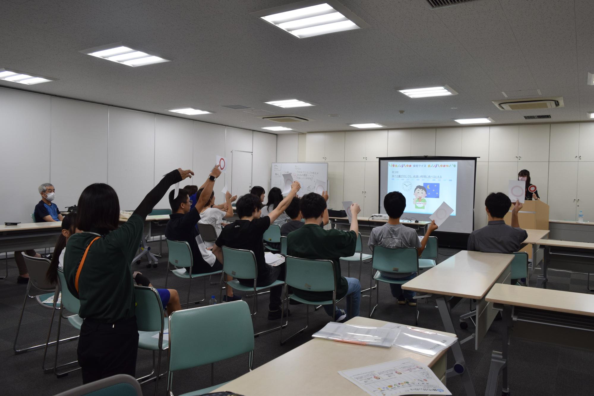本庁舎での栄養講座2枚目
