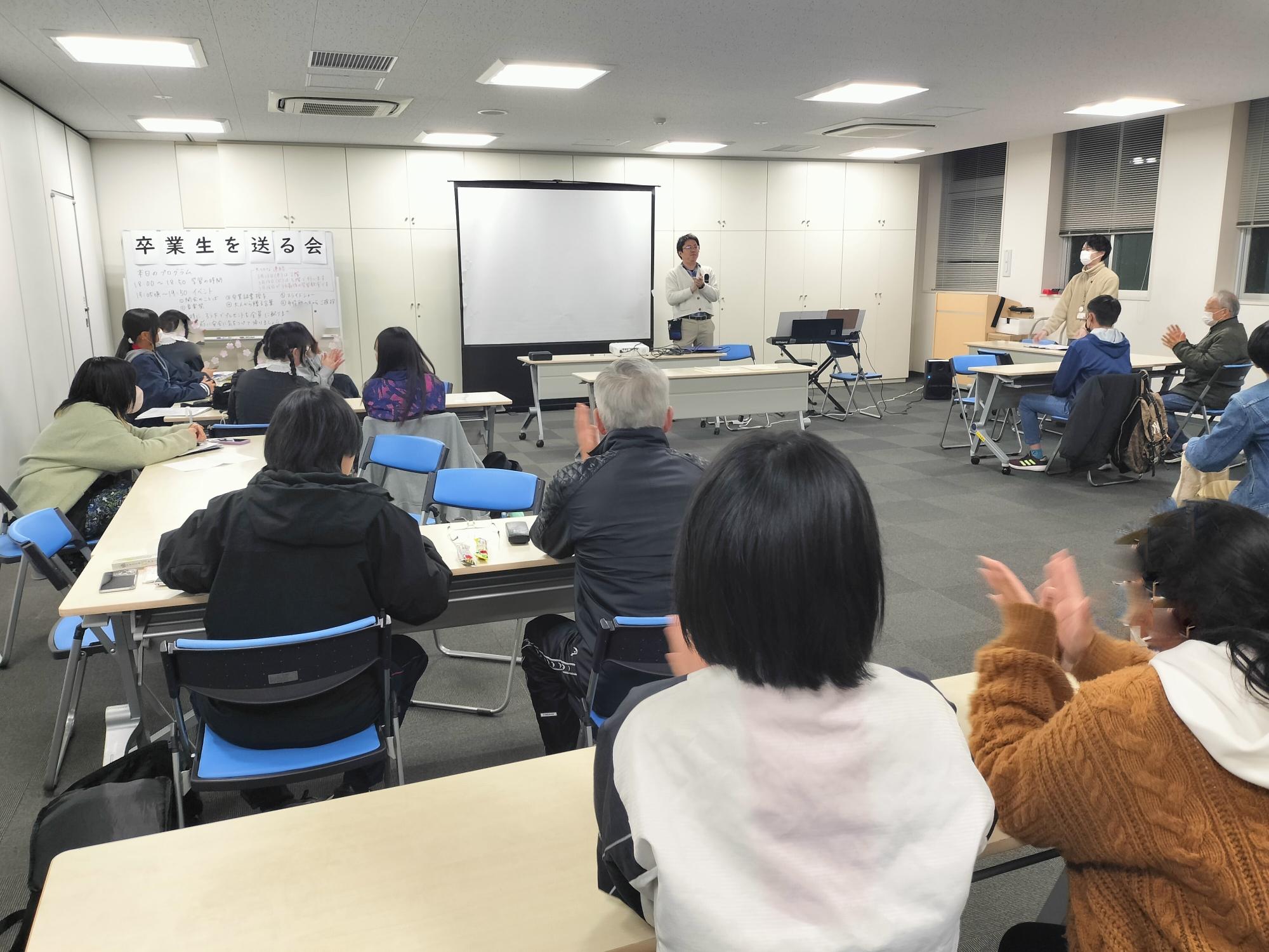 本庁舎での3年生を送る会