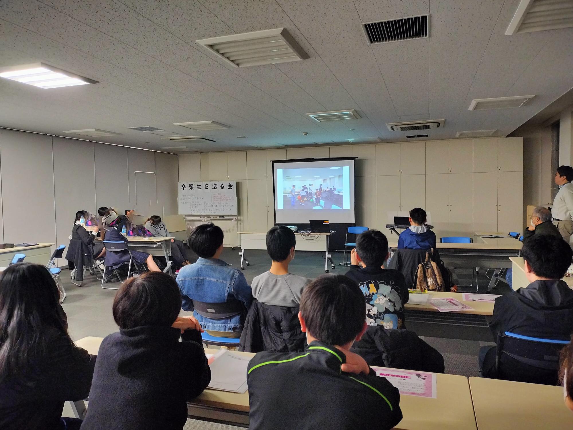 本庁舎での3年生を送る会