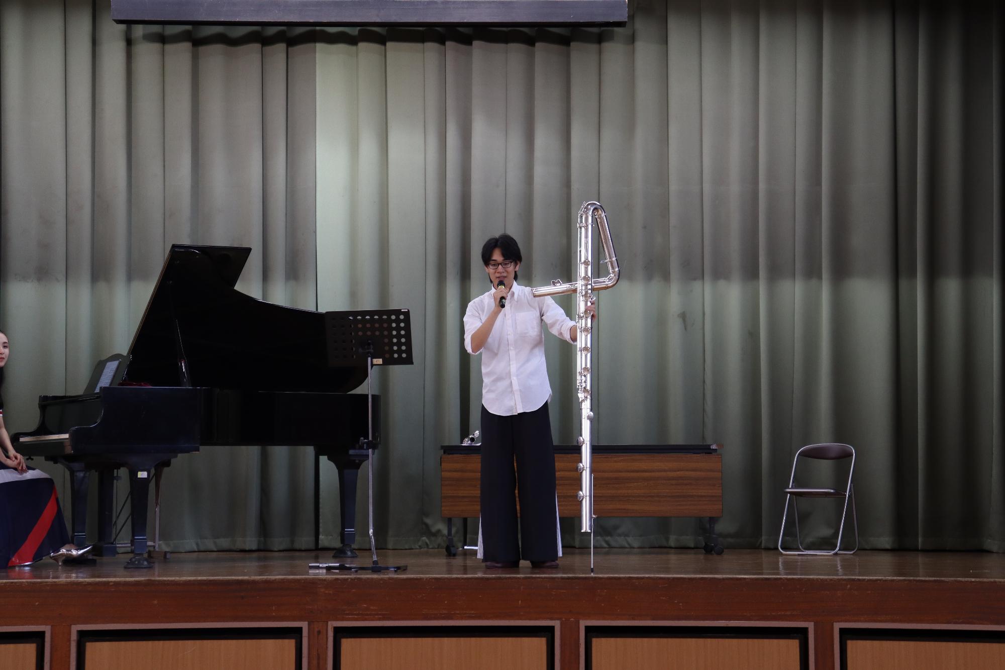 楽器解説の様子
