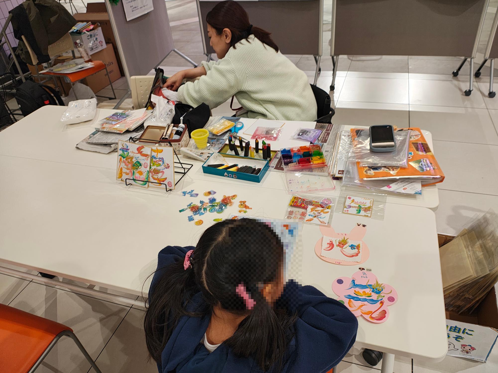 花文字体験の様子