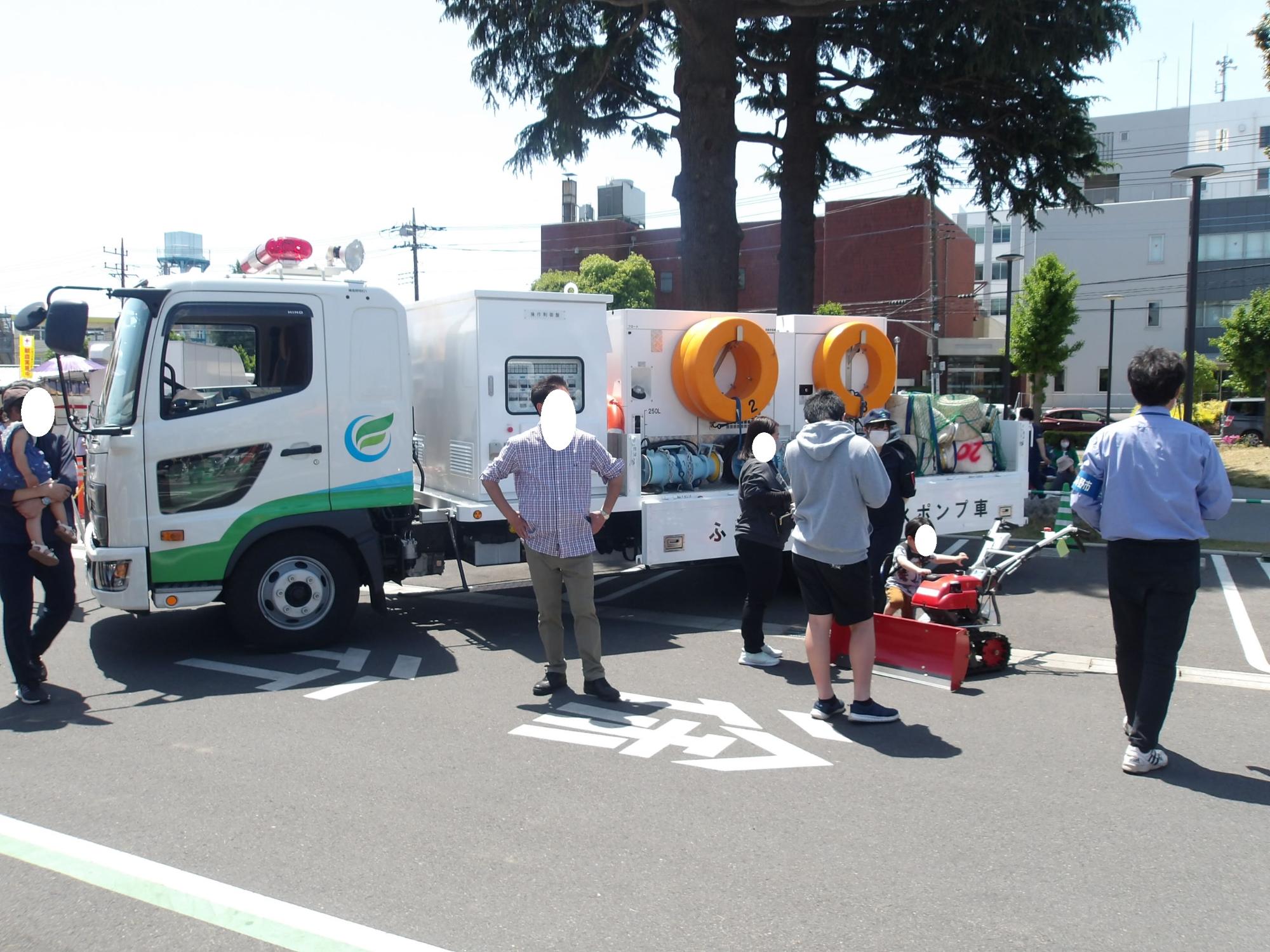 排水ポンプ車