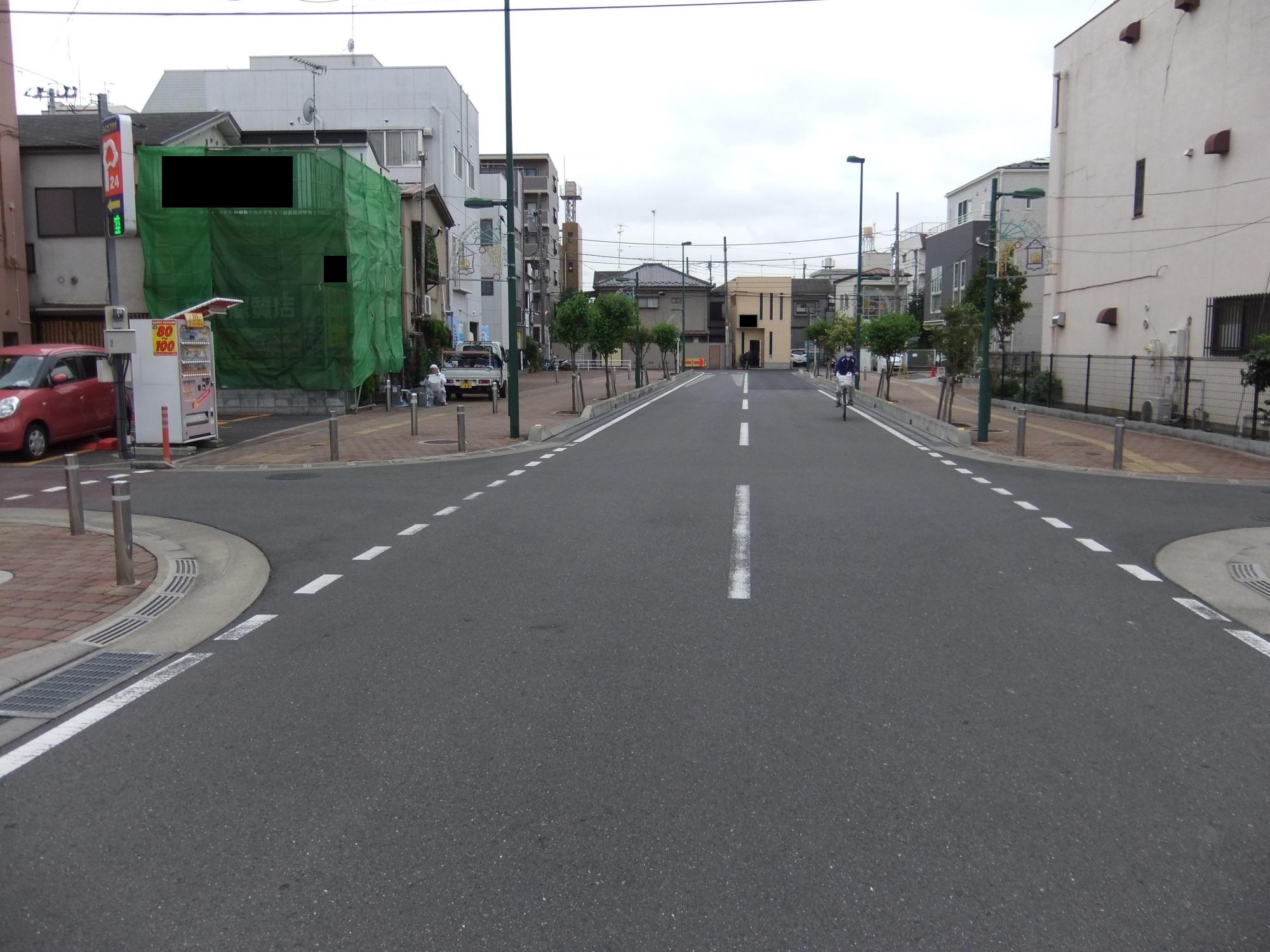 ふじみ野市で区域規制「ゾーン30」による交通安全対策が施工される以前の交差点の画像