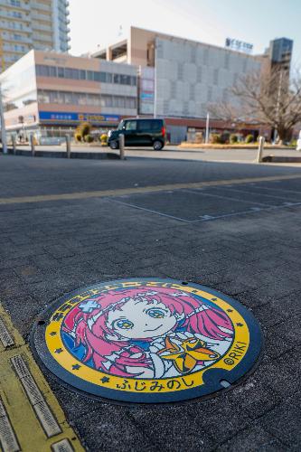 歩道上カラーマンホール