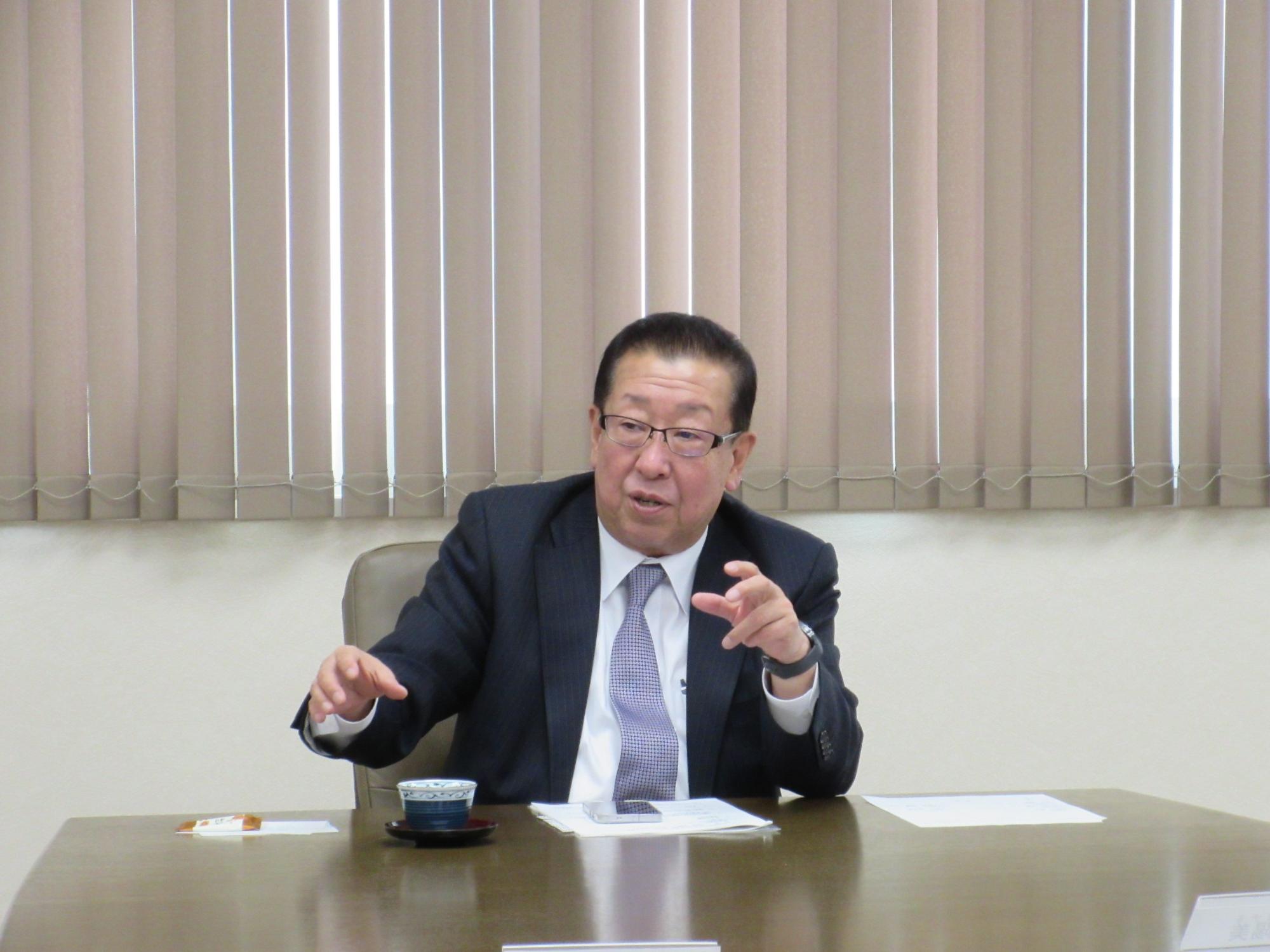 市長と新入職員とのミーティング