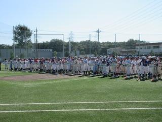 開会式で整列している選手たちの写真