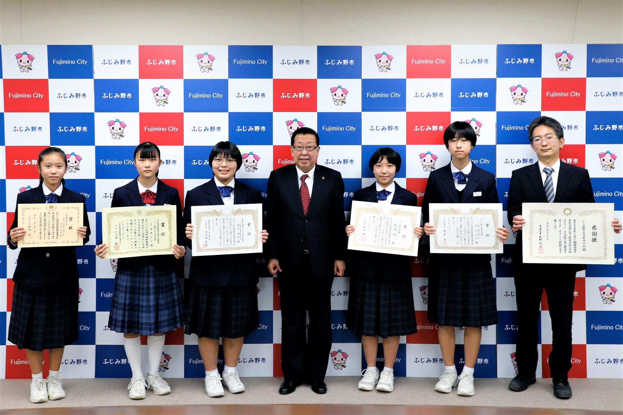 左から、小池さん、岩井さん、金子さん、黒澤さん、泊さん、葦原中学校小川教頭