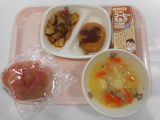 給食の写真