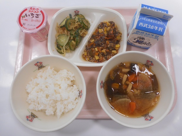 給食の写真