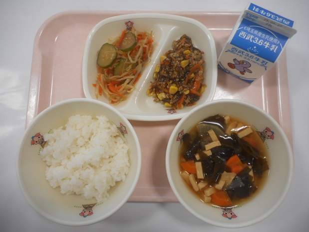 給食の写真
