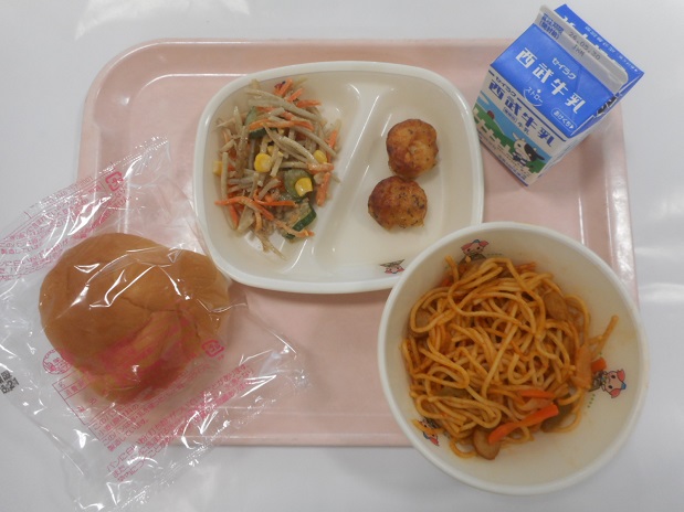 給食の写真