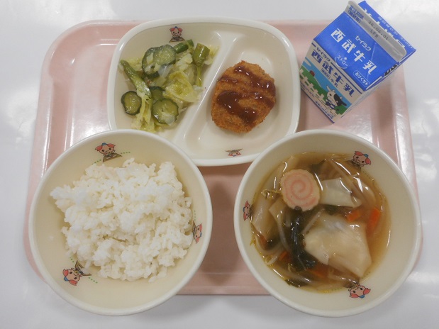 給食の写真