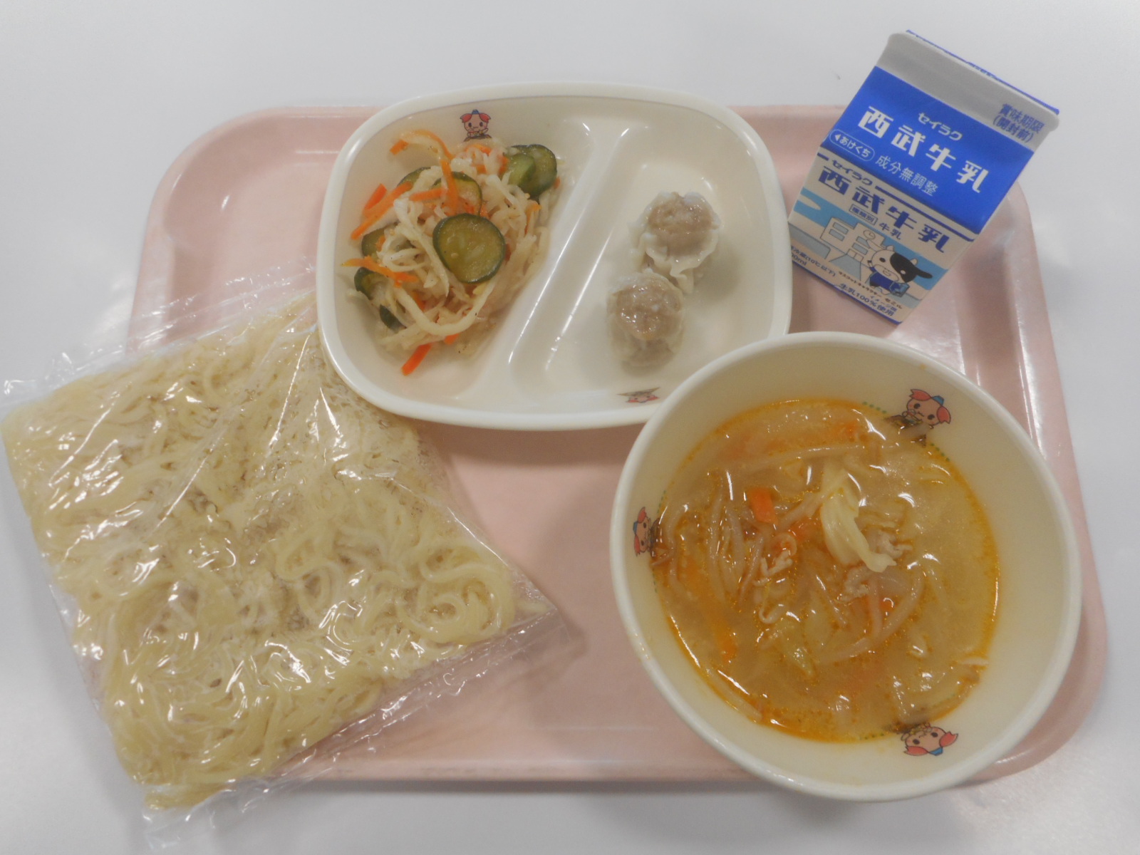 給食の写真