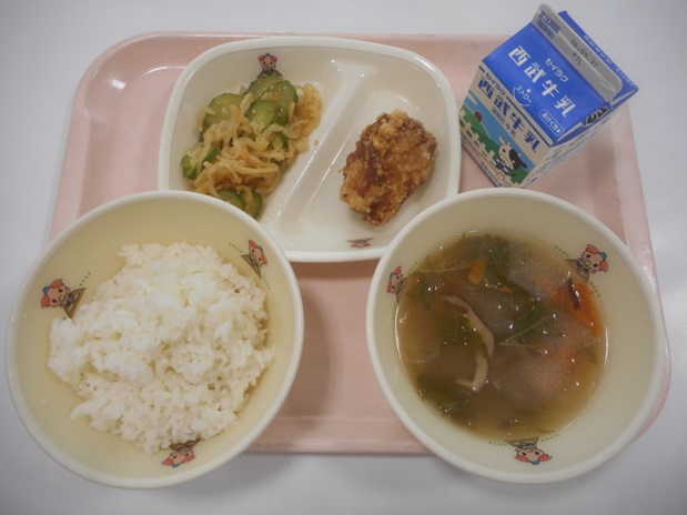 給食の写真