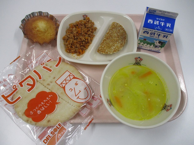 給食の写真