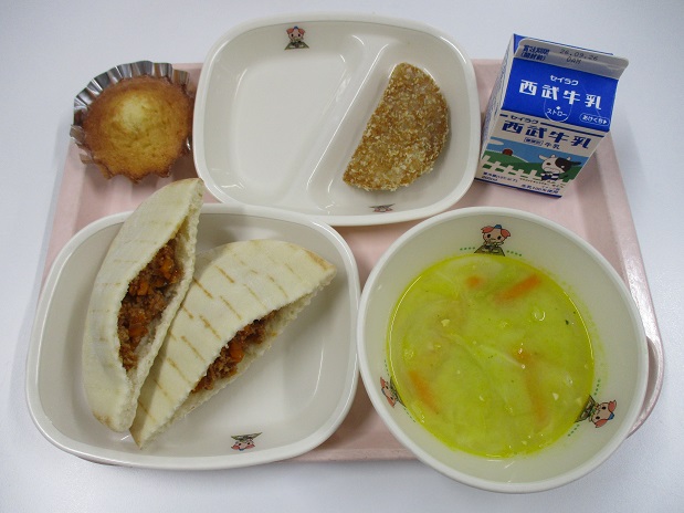 給食の写真