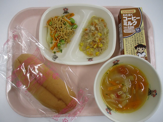 給食の写真