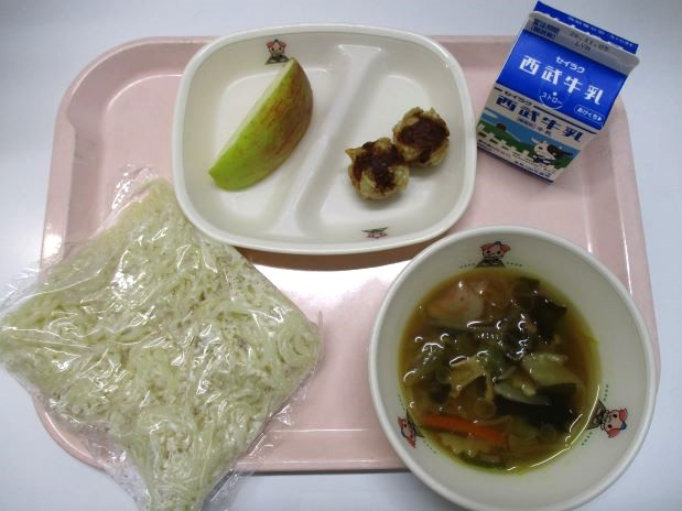 学校給食の写真