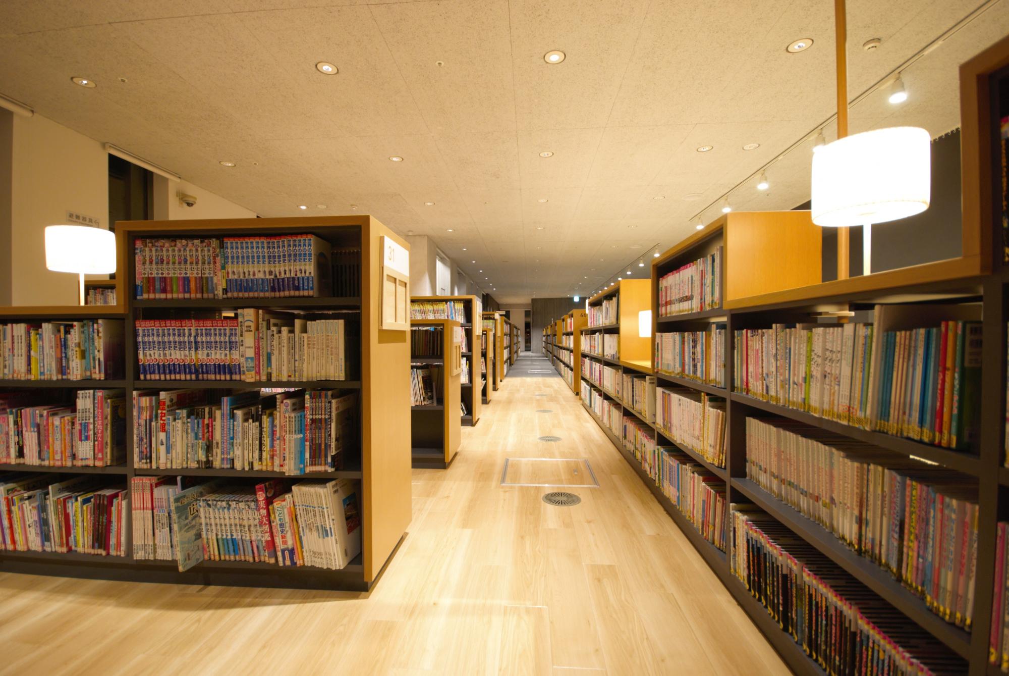 大井図書館内観