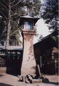 苗間神明神社の常夜灯の写真