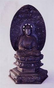 釈迦如来像の彫刻の写真